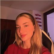 Titulada en ESO y grado medio , especializada en artes y matemáticas.